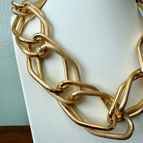 SOHI Gold Metallic Chainlink Necklace Chunky Large Chain link Gold tone macys - Picture 4 of 10